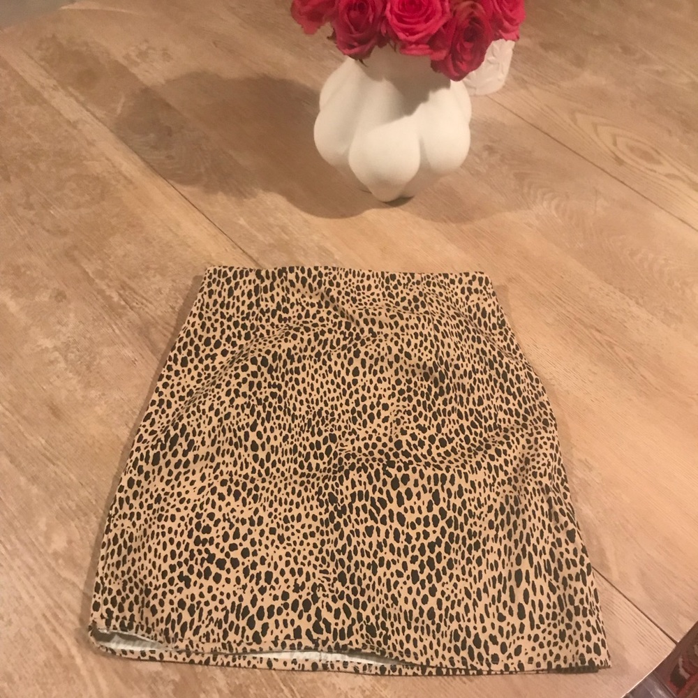 Nia Brandy Melville fitted leopard pencil skirt